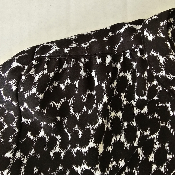 Violet + Claire top size M black white print long sleeve semi sheer lightweight - Picture 2 of 10